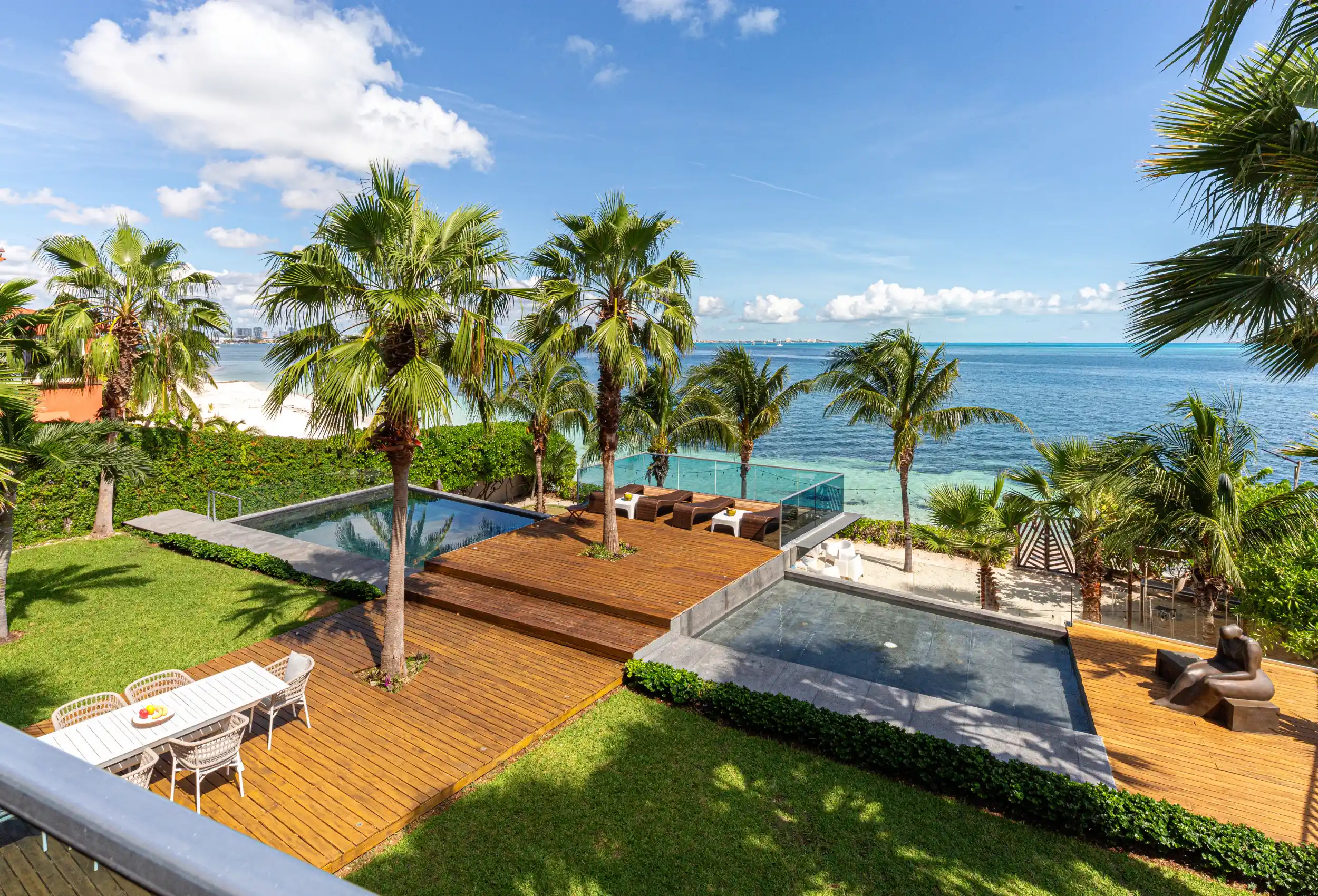 ENMAR-MODERN HOUSE. BEACHFRONT WITH BEACH CLUB AND PRIVATE POOL.