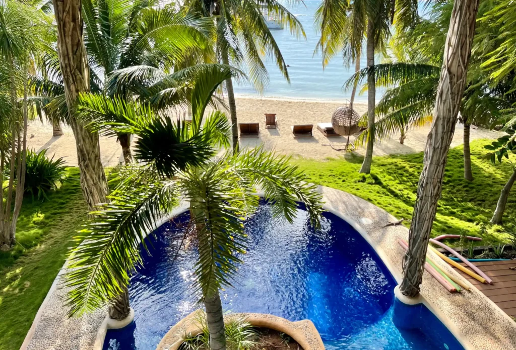 VILLA ANGELA-Villa privada con alberca frente a playa exclusiva en Isla Mujeres.