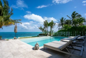 VILLA PRESIDENTE-Oceanfront villa in the best area of Cancun, with private pool.